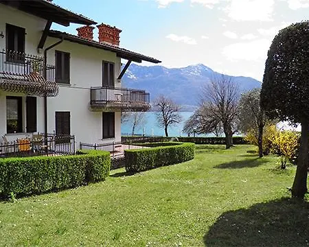 Tia Gera Lario